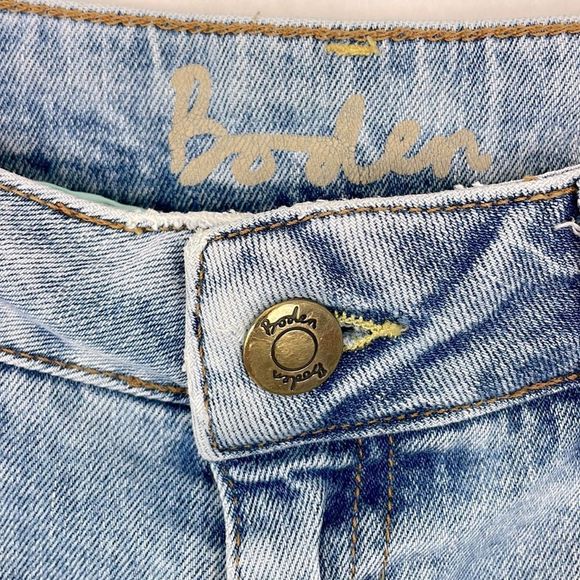 Boden Light Wash Distressed Mid Rise Rolled Cuff Denim/Jean Shorts. Size 6. - Picture 2 of 11